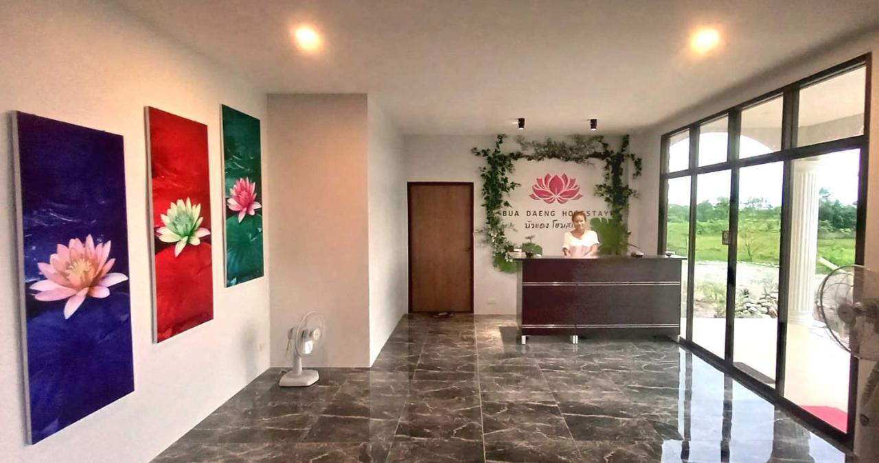 Bua Daeng Homestay Resort Kumphawapi Exterior photo