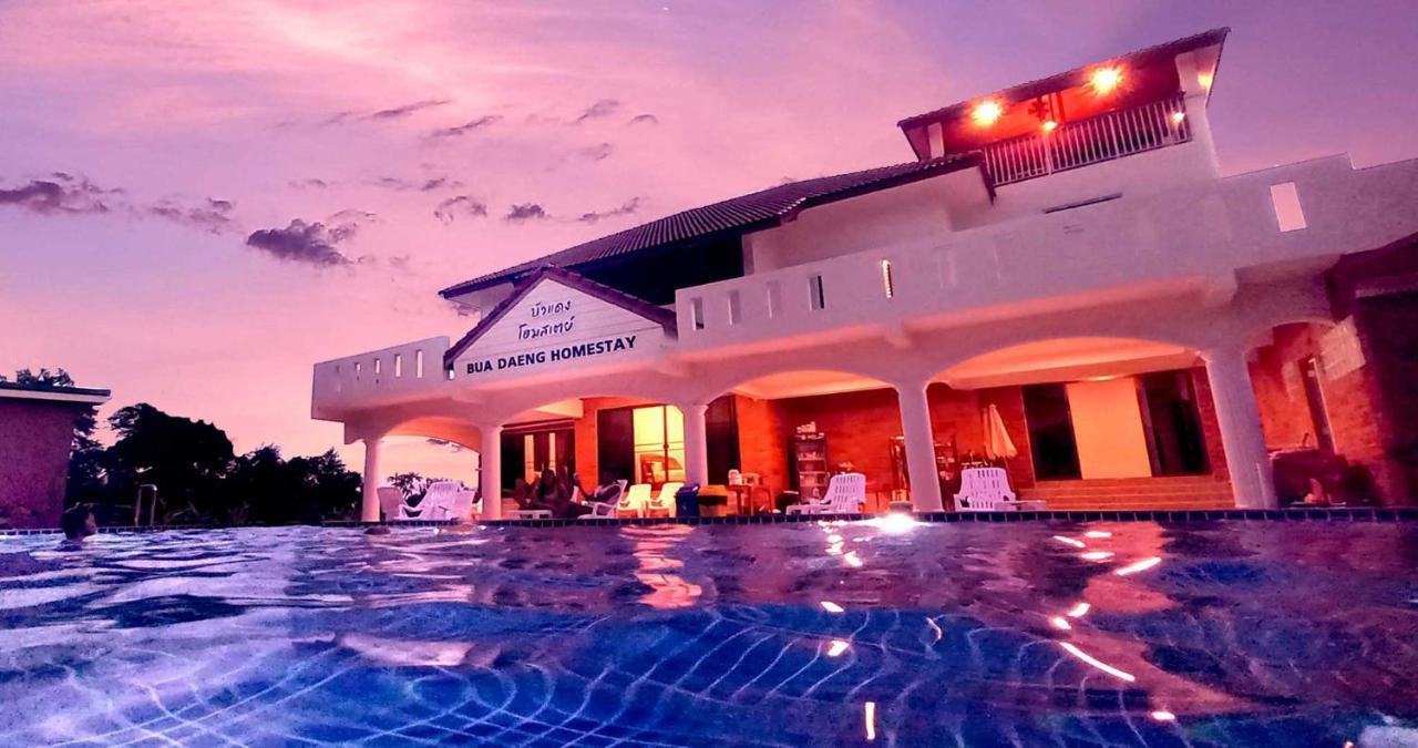 Bua Daeng Homestay Resort Kumphawapi Exterior photo