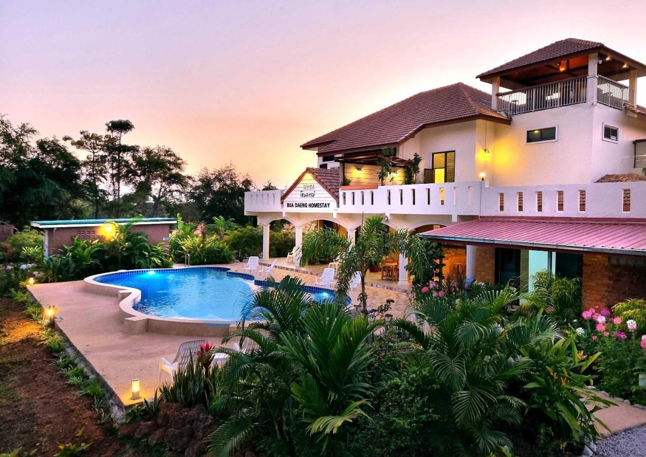 Bua Daeng Homestay Resort Kumphawapi Exterior photo