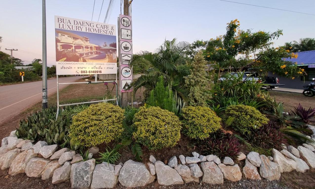 Bua Daeng Homestay Resort Kumphawapi Exterior photo