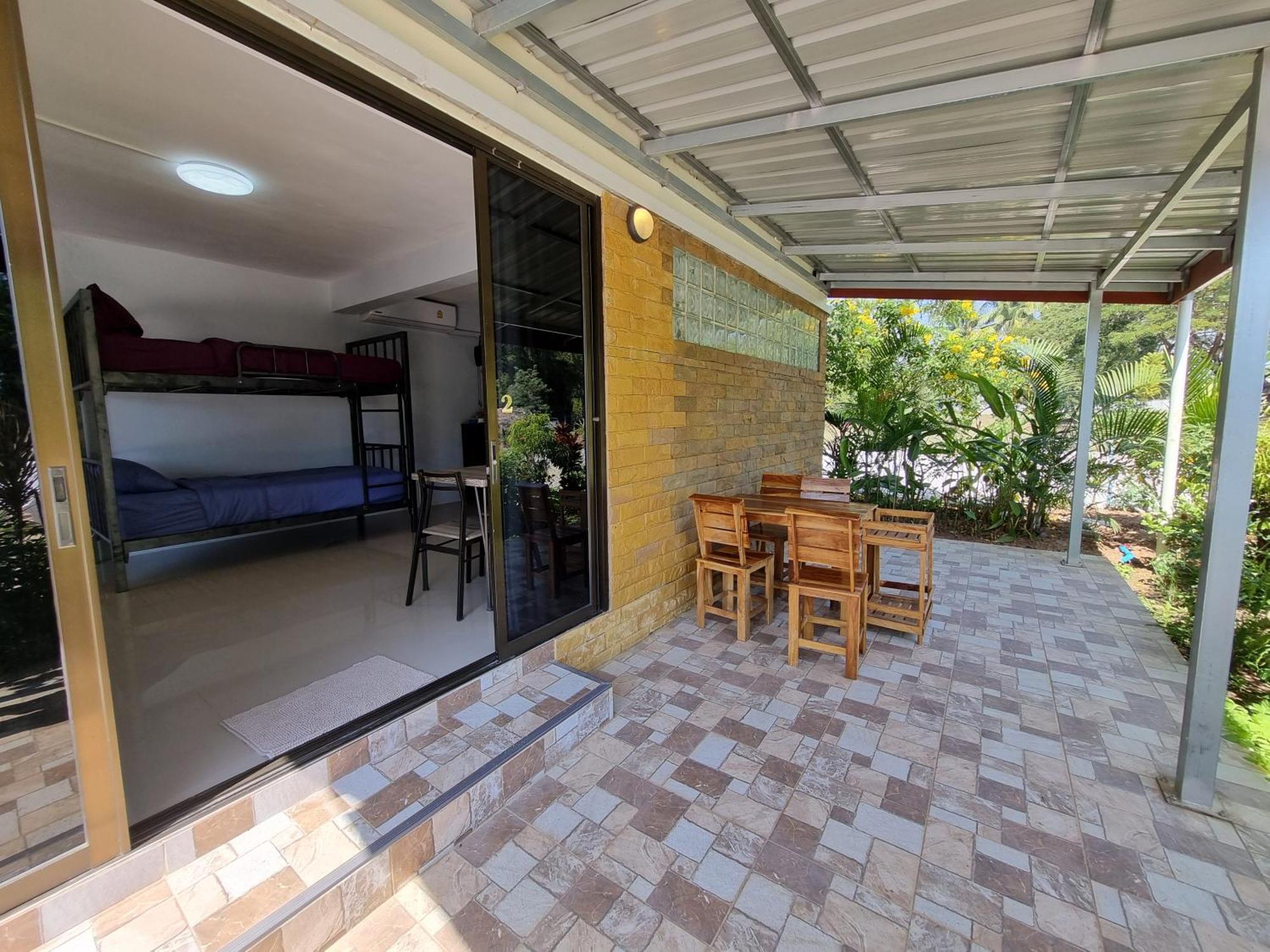 Bua Daeng Homestay Resort Kumphawapi Exterior photo